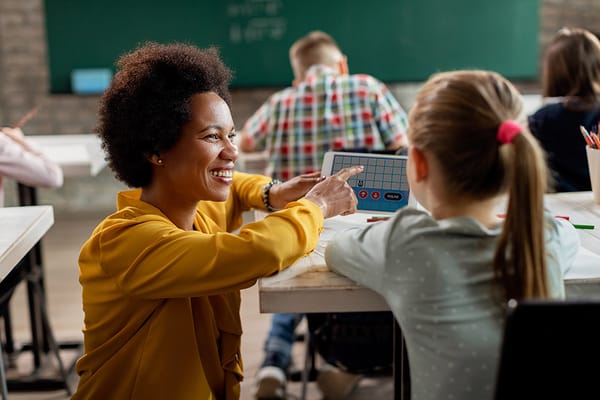 Como o professor pode usar o site Escola Games como seu aliado no dia a dia